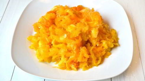 тыквенный суп-пюре с карамелизованной свеклой и золотистым луком