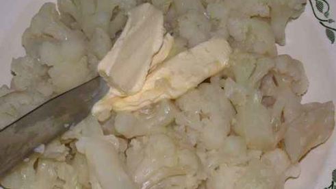 суп с картофелем, рисом свининой и цветной капустой