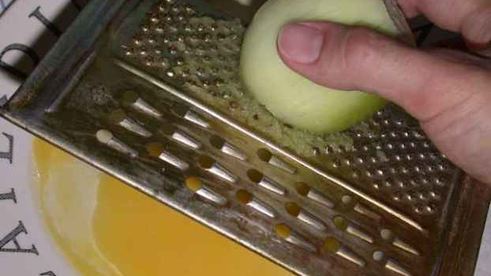 суп с картофелем, рисом свининой и цветной капустой