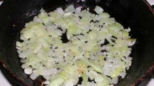 суп с картофелем, рисом свининой и цветной капустой