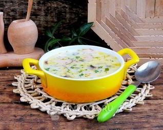 Сырный суп из плавленного сыра с колбасой