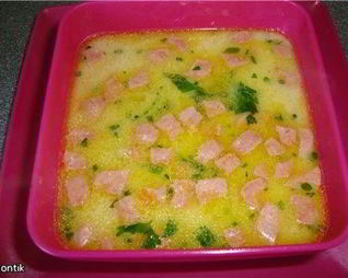 Сырный суп с колбасой