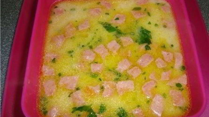 Рецепт сырного супа с колбасой