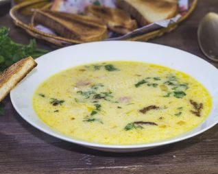 Сырный суп с копченой курицей