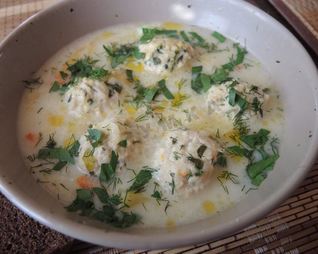 Сырный суп с куриными фрикадельками