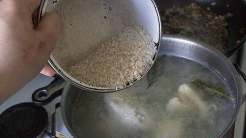 сырный суп с рисом и куриными кнелями