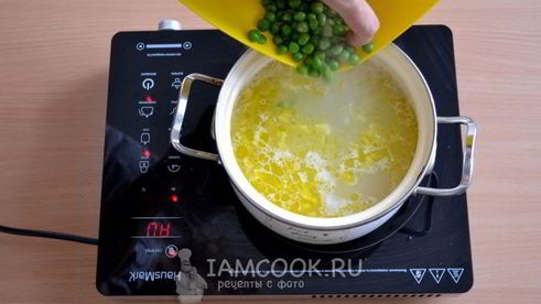 сырный суп с зеленым горошком