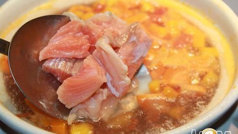 уха с форелью