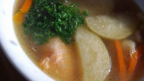 уха с яблоками