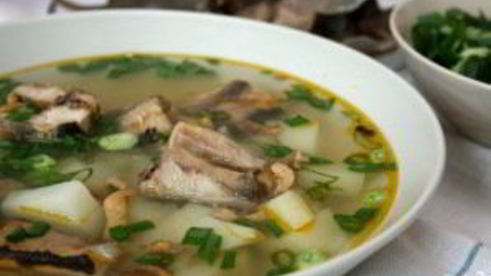 уха с яйцом