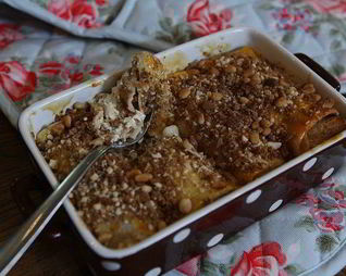 Блинчики с творогом, пряностями и кедровыми орехами