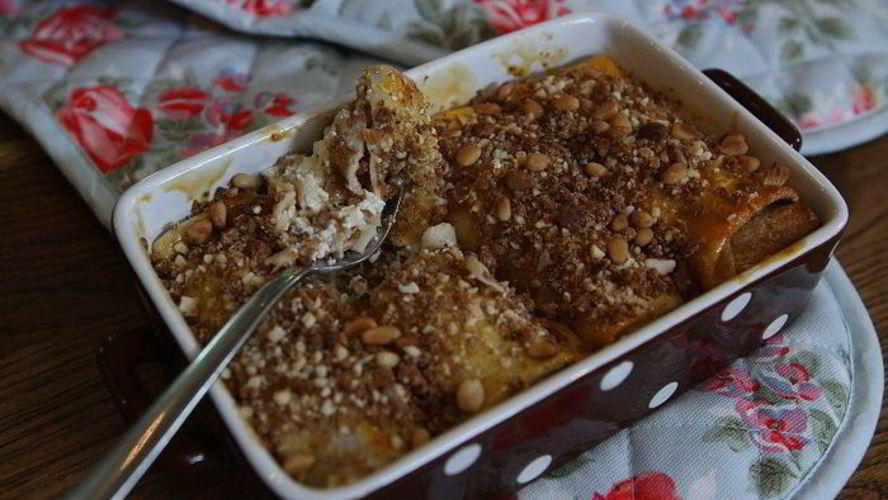 Рецепт блинчиков с творогом, пряностями и кедровыми орехами