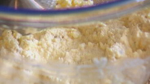 блинчики с творогом, пряностями и кедровыми орехами