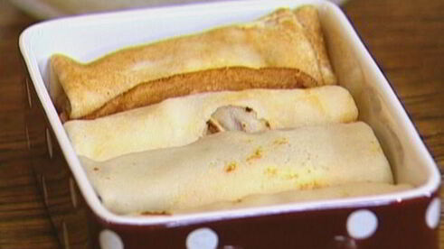 блинчики с творогом, пряностями и кедровыми орехами