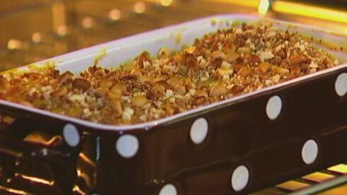 блинчики с творогом, пряностями и кедровыми орехами