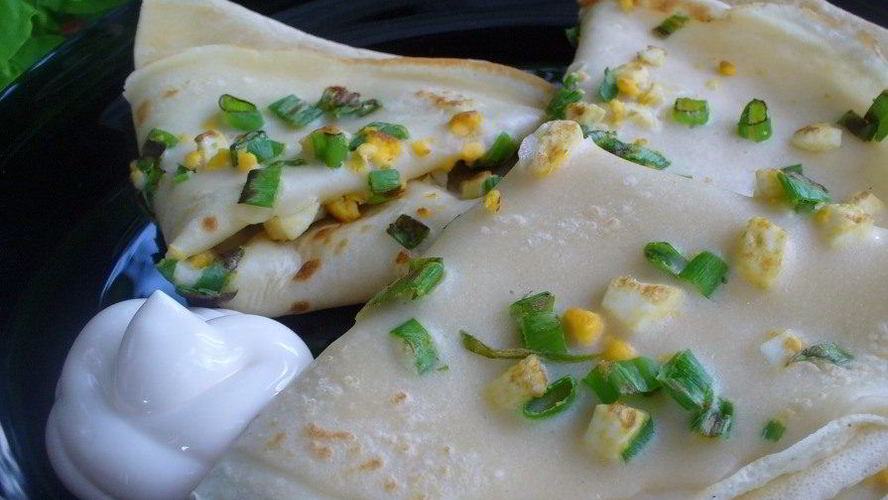 Рецепт блинчиков с яйцом и луком