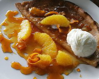 Блины фламбе с мороженым