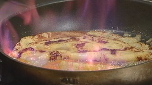 блины фламбе с мороженым