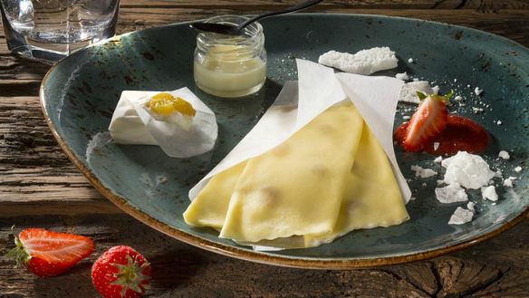 Рецепт Налистников с творогом и изюмом