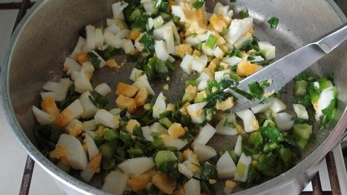 скороспелые блины на кефире с двумя начинками