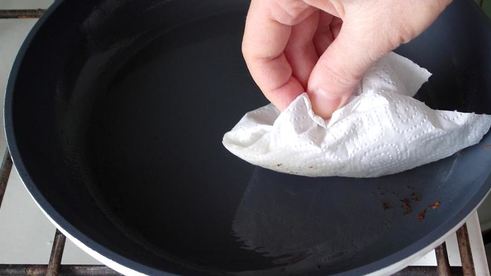 скороспелые блины на кефире с двумя начинками