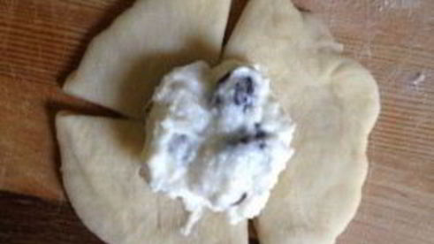 булочки розочки с творогом