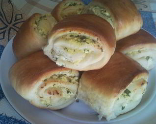 Булочки-рулетики с творогом и зеленью