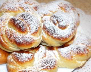 Булочки с изюмом