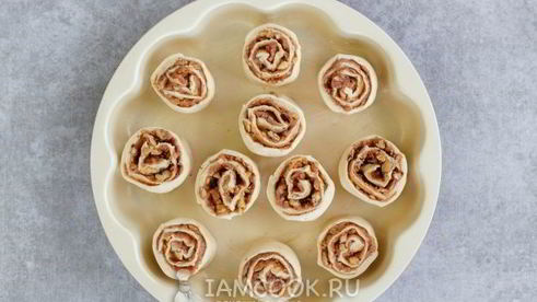 булочки с корицей из слоеного теста