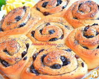 Булочки с маком и изюмом