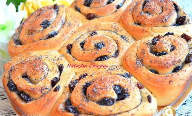 Булочки с маком и изюмом