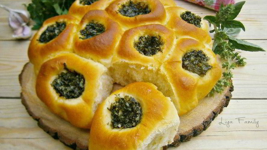 Рецепт булочек с пряным сливочным маслом