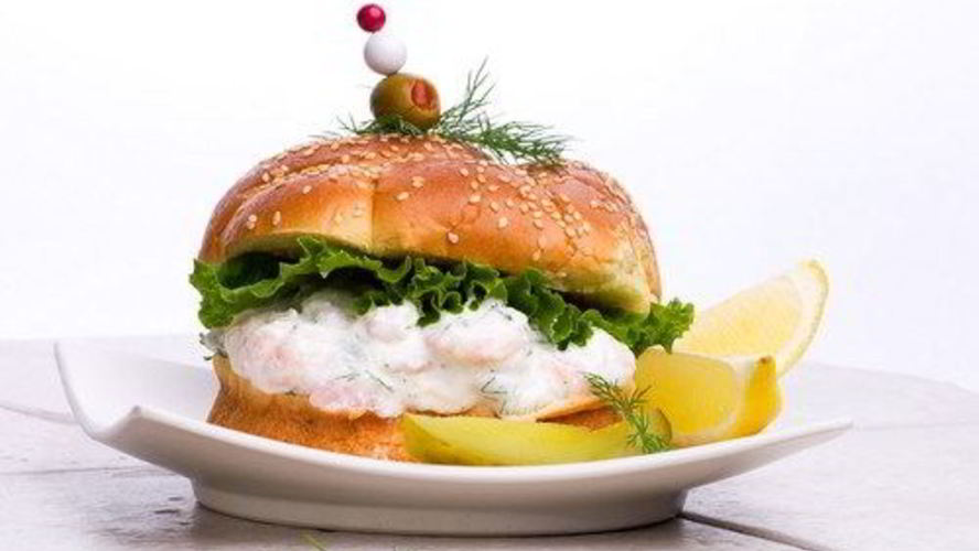 Рецепт булочек с салатом и креветками