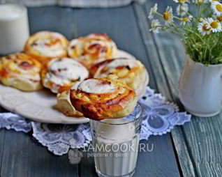 Булочки с творогом в сметанной заливке
