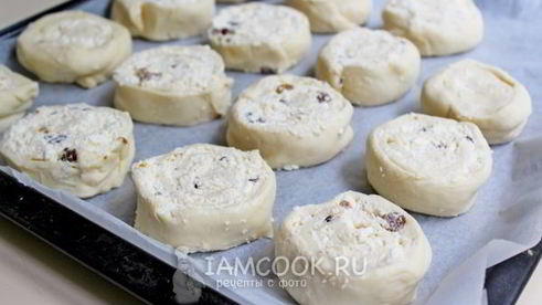 булочки с творогом в сметанной заливке