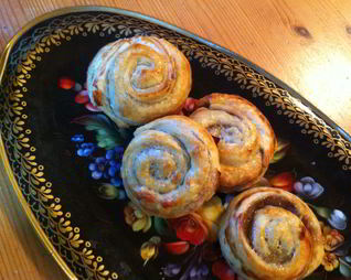 Булочки Улитки с корицей из слоеного теста