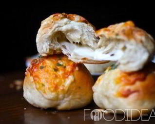 Дрожжевые булочки с сыром