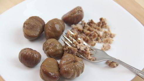 каштановые булочки с брусникой