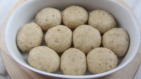 каштановые булочки с брусникой