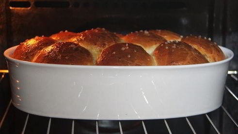 каштановые булочки с брусникой