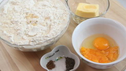 каштановые булочки с брусникой