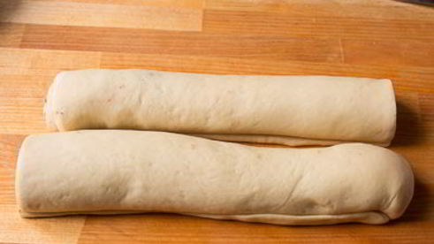 коричные булочки в форме для кексов