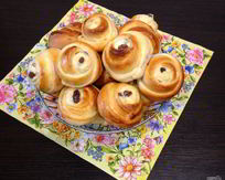 Булочки с изюмом