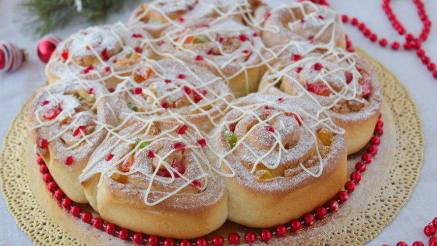 Рецепт праздничных булочек с марципаном и цукатами