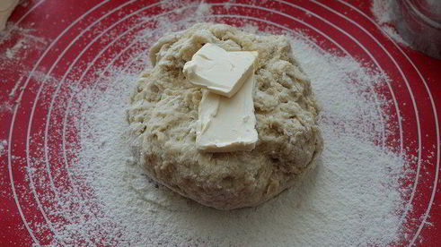 праздничные булочки с марципаном и цукатами