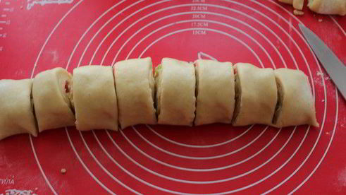 праздничные булочки с марципаном и цукатами