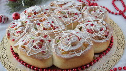 праздничные булочки с марципаном и цукатами