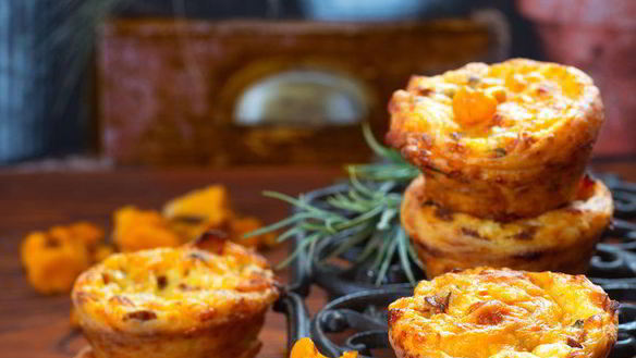 Рецепт Творожных булочек с курицей и лисичками