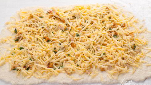 творожные булочки с курицей и лисичками