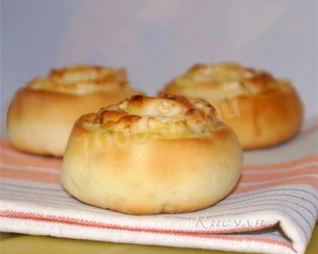 Ватрушка несладкая из дрожжевого теста